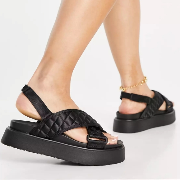 ππππππΎπππΏπ€Quilted Cross Over Strap Flat Black - Picture 6 of 11
